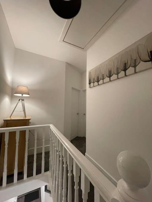 Modern, Spacious And Central Location อาเบอร์แดร์ ภายนอก รูปภาพ