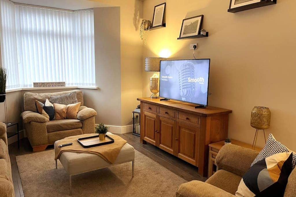Modern, Spacious And Central Location อาเบอร์แดร์ ภายนอก รูปภาพ