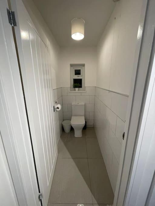 Modern, Spacious And Central Location อาเบอร์แดร์ ภายนอก รูปภาพ
